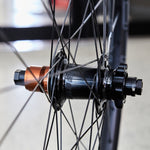 STAN'S NOTUBES - FLOW MK4 29" WHEELSET - M-PULSE - hub close up