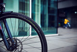 SCHWALBE - 700C MARATHON E-PLUS E-BIKE TYRE BEING USED IN THE CITY